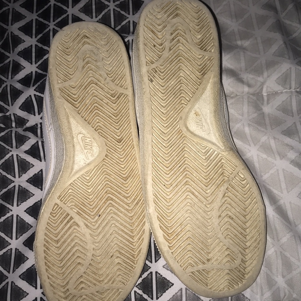 Lowtop white nikes - Picture 4 of 4